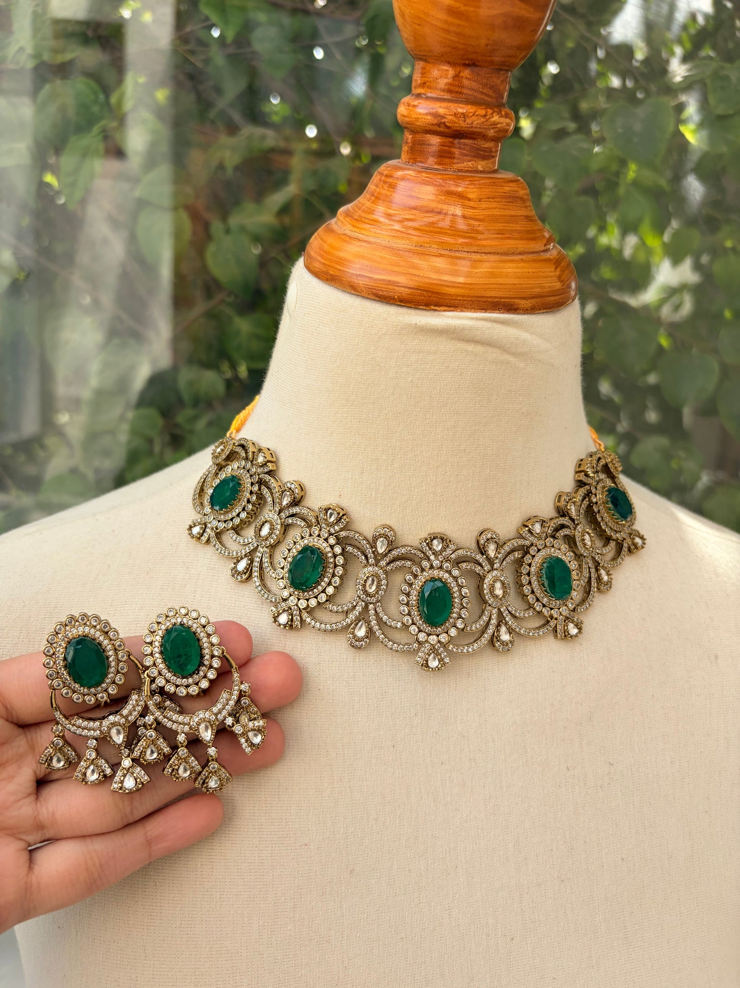Emerald Majesty Antique Choker Set
