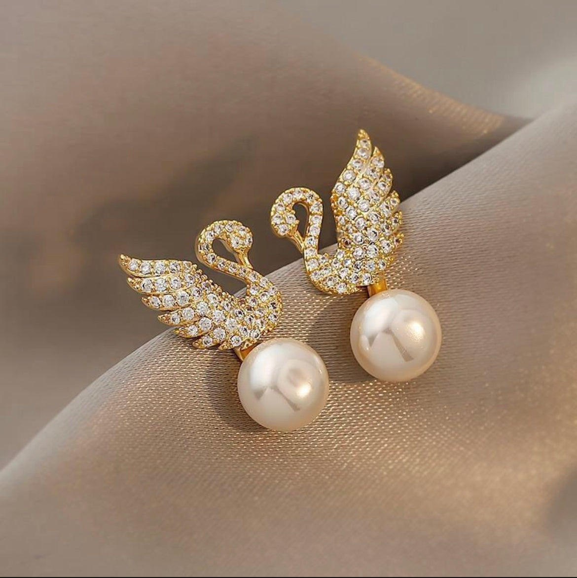 PEARL DROP EARRING