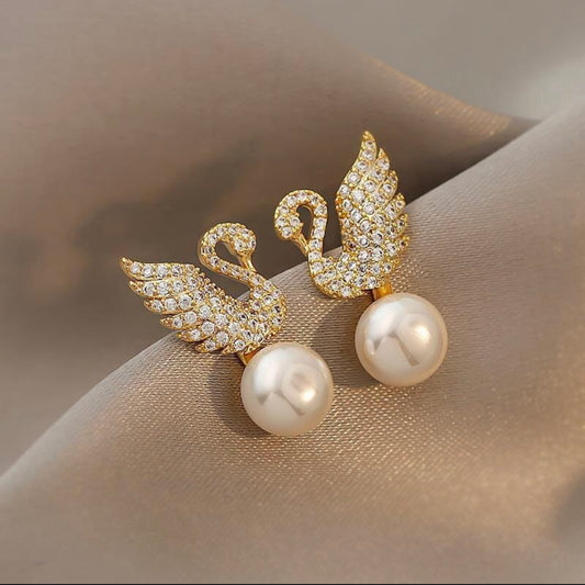 PEARL DROP EARRING