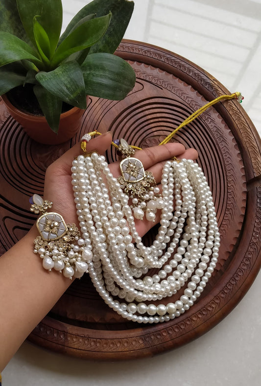 Pearl necklace set