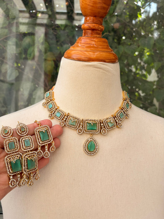 Emerald Aura Zircon Necklace Set